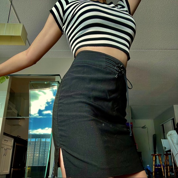 90’s high waisted skirt w/ metal detail - black - Picture 1 of 4